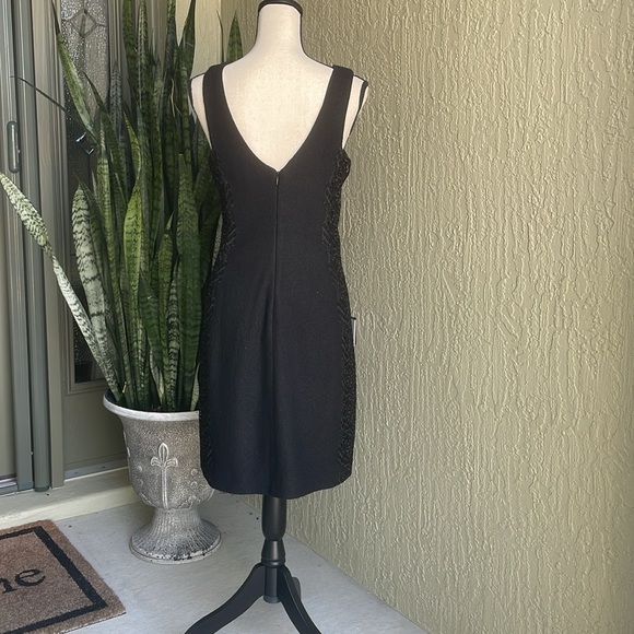 Elegant Banana Republic dress with accent lacing on side - Picture 3 of 5